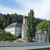 servitenkloster und karlskirche volders