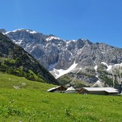 hochalm und hochalmkapelle bei karwendelhaus fr