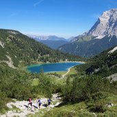 wanderer aufstieg zur coburger huette