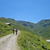 mtb radfahrer auf route