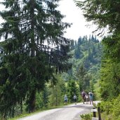 mtb route zur schatzbergalm wanderer