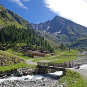 vordere sulztalalm dahinter schrankogel fr