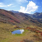 kleiner bergsee tuempel bei sidanjoch