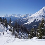 weg zur wettersteinhuette bei scharnitztal winter