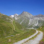 weg von rifflseehuette zur bergstation rifflseebahn