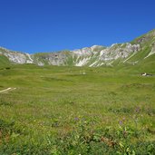 wiesen bei padasterjochhaus und berge von hammerspitze bis foppmandl fr