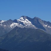 blick zum tuxer hauptkamm olperer tuxer gletscher