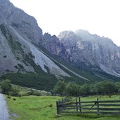 pinnistal weg dahinter hammerspitze fr