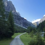 pinnistal weg richtung pinnisalm