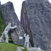 gespaltener stein vom pinnistal und stubaier steinriesen