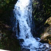 wasserfall obstans bei weg