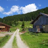 gauxeralm huetten am usterkar weg fr