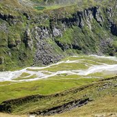 blick auf feuchtgebiet am oberbergbach alpeiner bach
