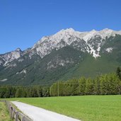 ausblick von obsteig richtung heiterwand und loreakopf und mieminger kette