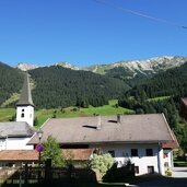 bichlbach ortschaft laehn mit maria schnee kirche fr