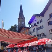 kitzbuehel stadtzentrum mit katharinenkirche