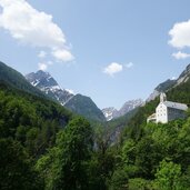 wallfahrtskirche st georgenberg stans dahinter karwendel