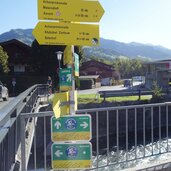 wegweiser leukental radweg bei kitzbuehel