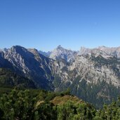 blick von baerenbader wald auf karwendel fr