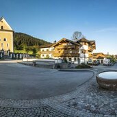 panorama dorfplatz going