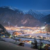 winter ortsansicht nacht mayrhofen