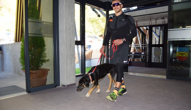 Hund Leine Maulkorb oeffentliche Verkehrsmittel Seilbahn