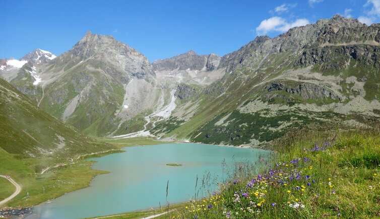 blick auf rifflsee und flora