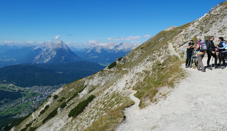 reither scharte blick auf haermelekopf und umgebung mit steig nr fr