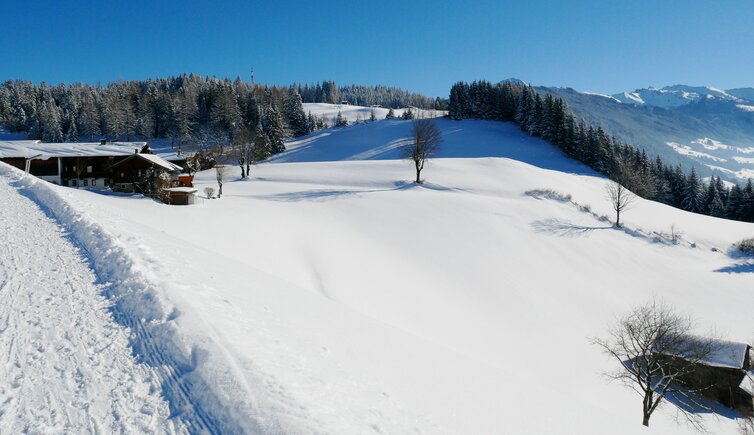 winter blick von hinterkogel hoefe auf zillertal fr