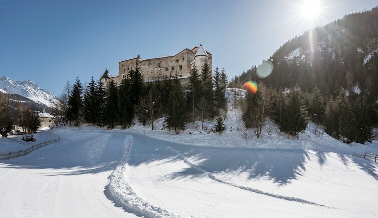 Schloss Naudersberg Winter